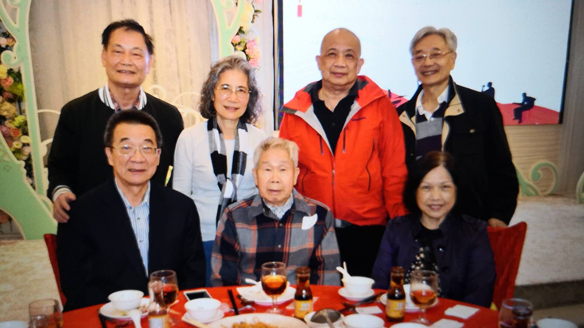 邵祖成和他的学生2018.jpg
