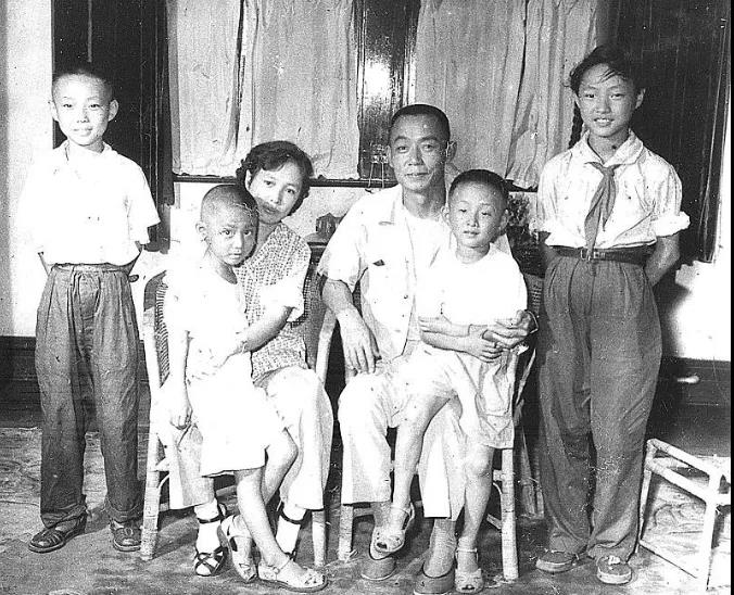 李尔重全家照.jpg